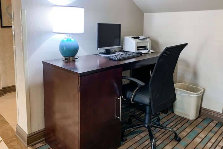 Business Center 24 of 26