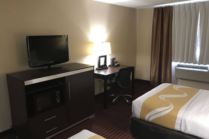 Room 32 of 46