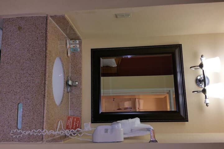 Room 22 of 48