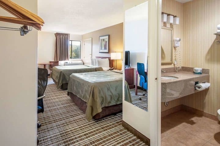 Room 22 of 35