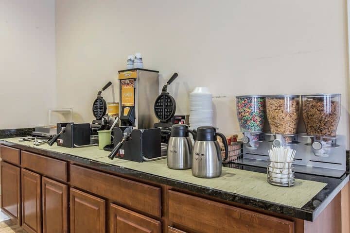 Breakfast/Coffee Service 20 of 25