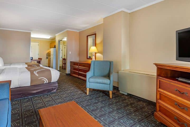 Room 18 of 110