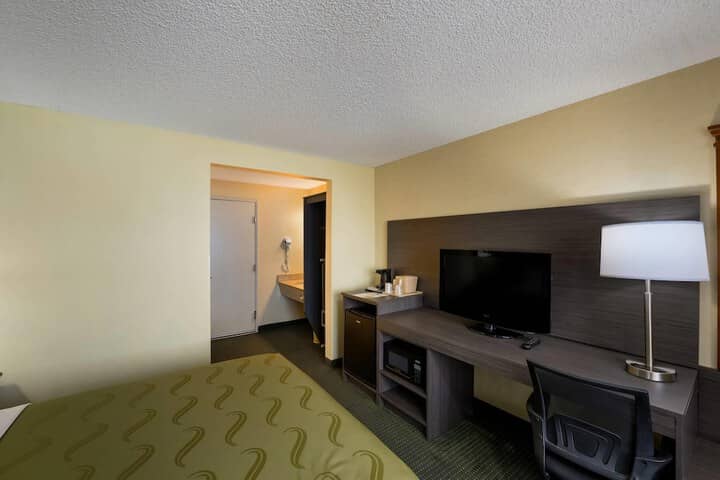 Room 21 of 37
