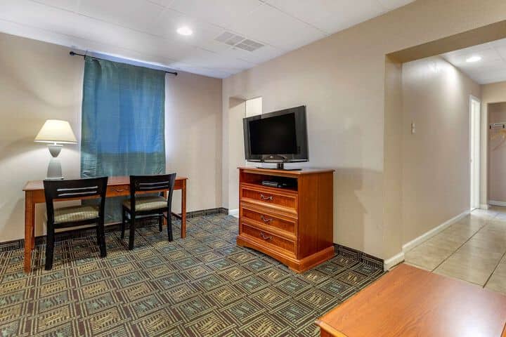 Room 28 of 110