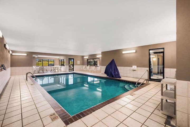 Pool 25 of 40