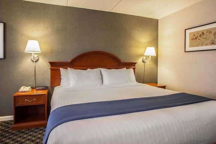 Room 13 of 30
