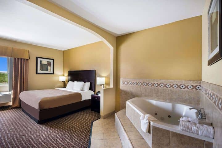 Room 21 of 40
