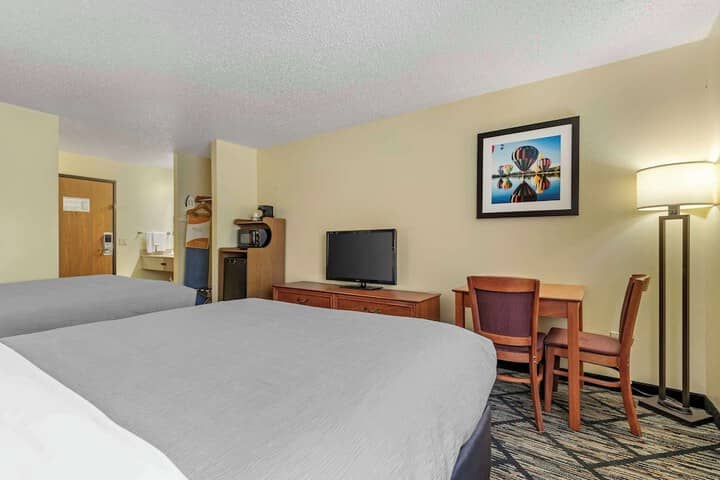 Room 6 of 24