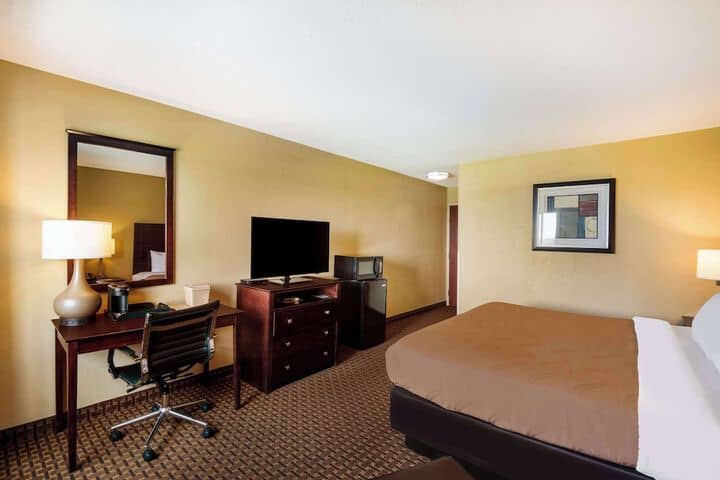 Room 13 of 40