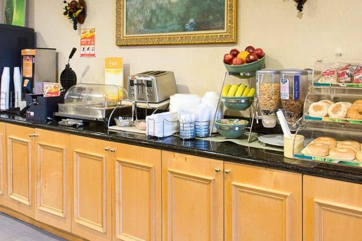 Breakfast/Coffee Service 29 of 41
