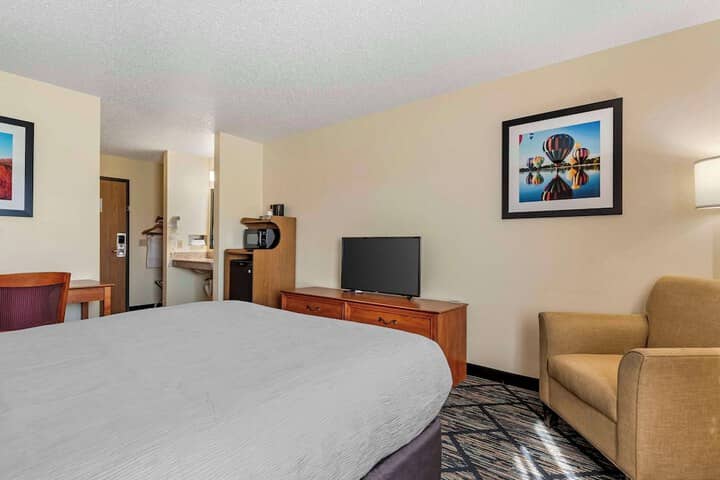 Room 14 of 24