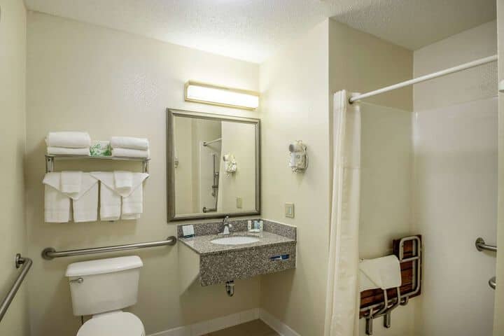Room 13 of 30