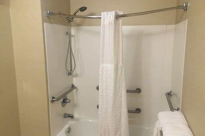 Room 32 of 44