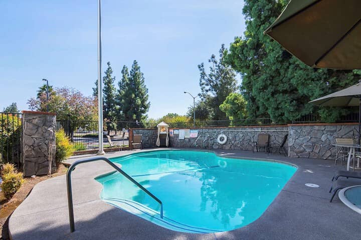 Pool 26 of 35