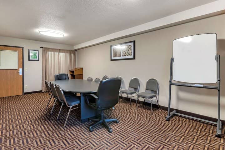 Business Center 34 of 36