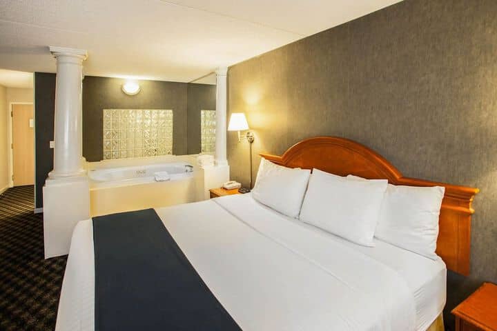 Room 9 of 30