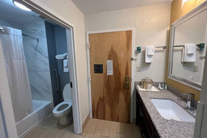 Room 30 of 44