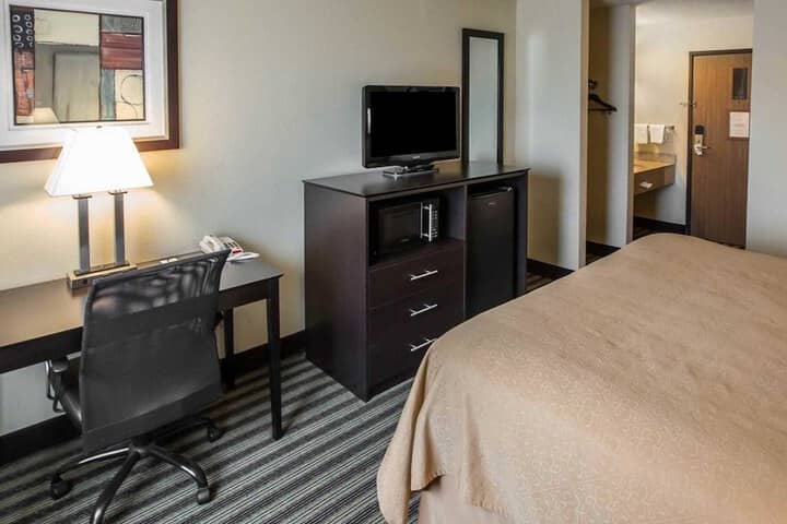 Room 10 of 28