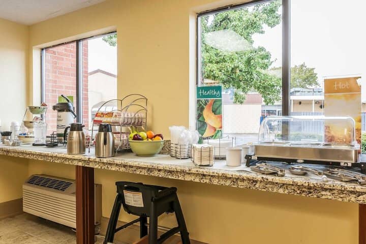 Breakfast/Coffee Service 21 of 30