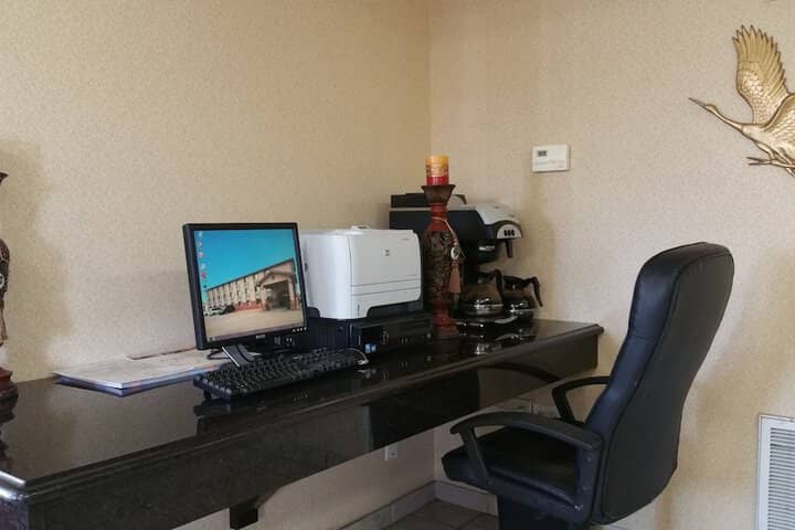 Business Center 40 of 48