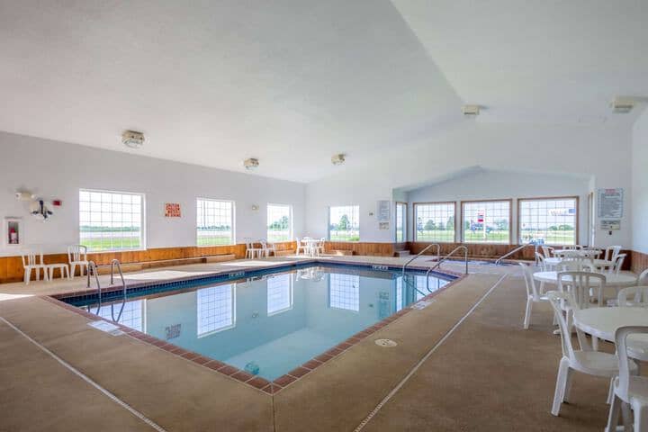 Pool 21 of 30