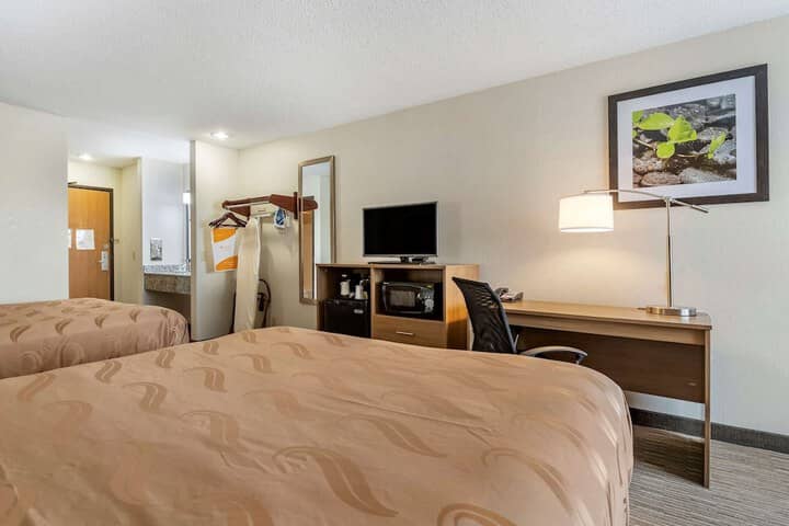 Room 16 of 36