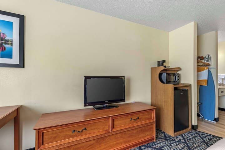 Room 10 of 24
