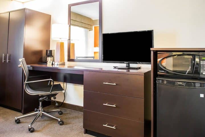 Room 5 of 16