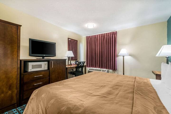 Room 10 of 50