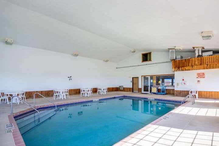 Pool 22 of 30