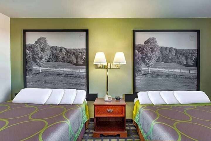 Room 8 of 43