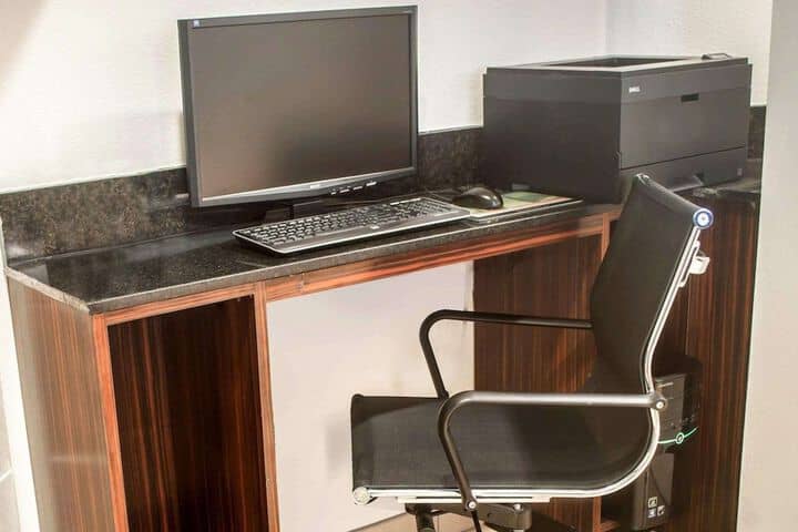 Business Center 28 of 31