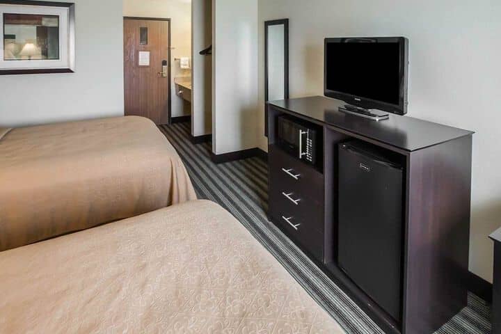 Room 16 of 28