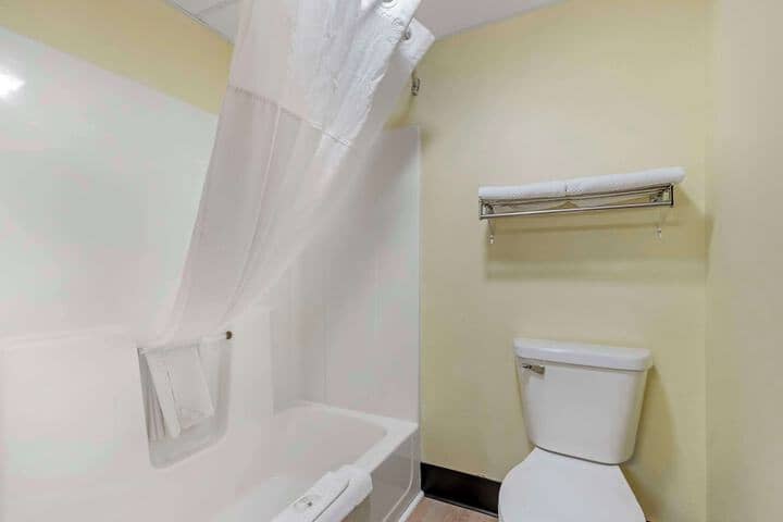 Room 11 of 24