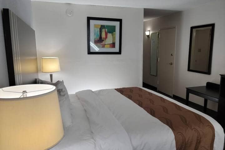 Room 10 of 26