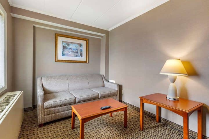 Room 27 of 110