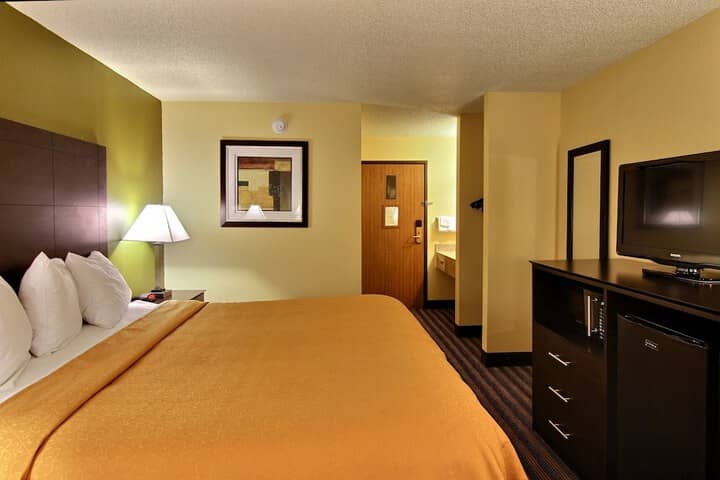 Room 8 of 28