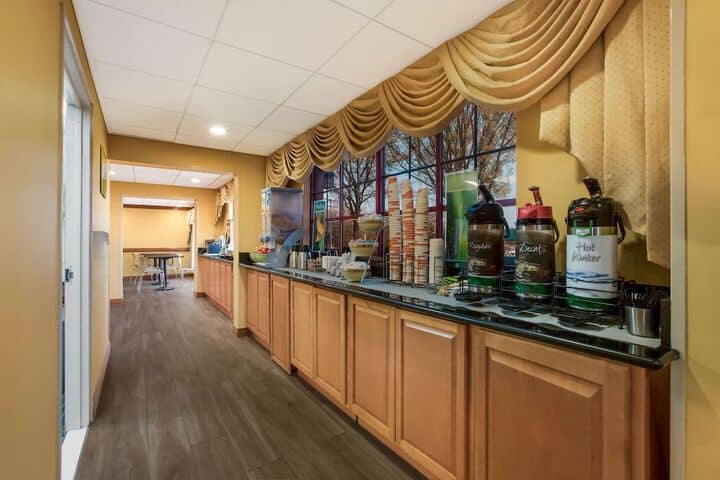 Breakfast area