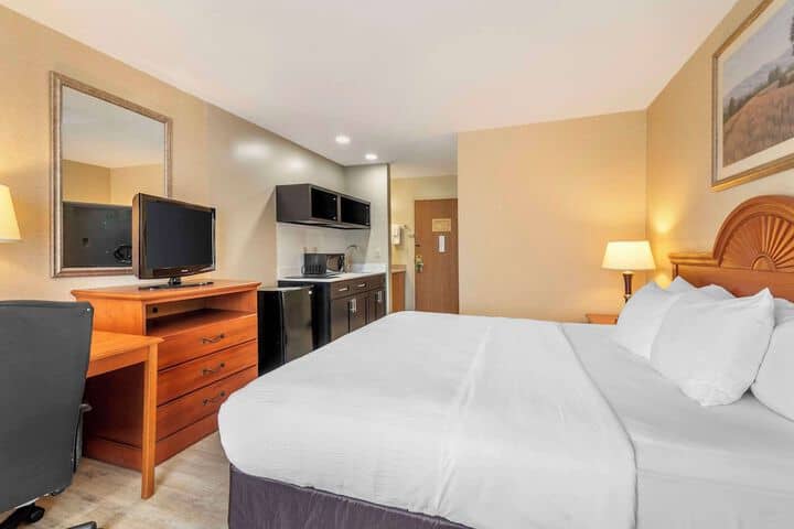 Room 11 of 36