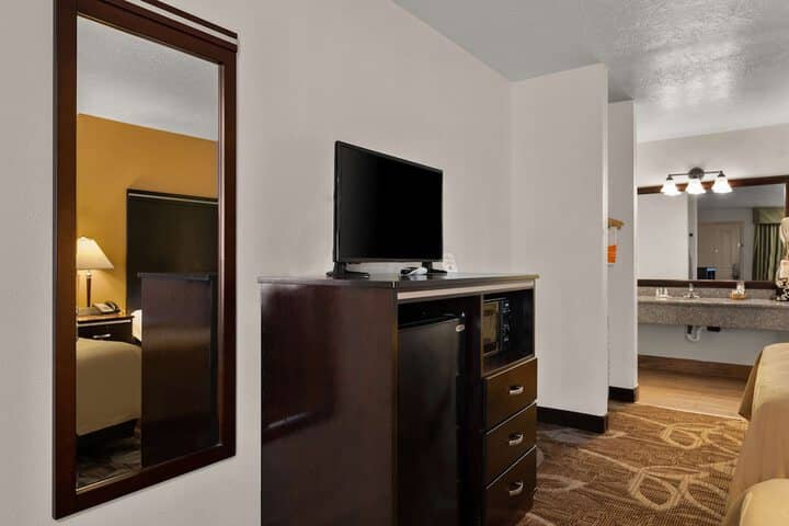 Room 11 of 29