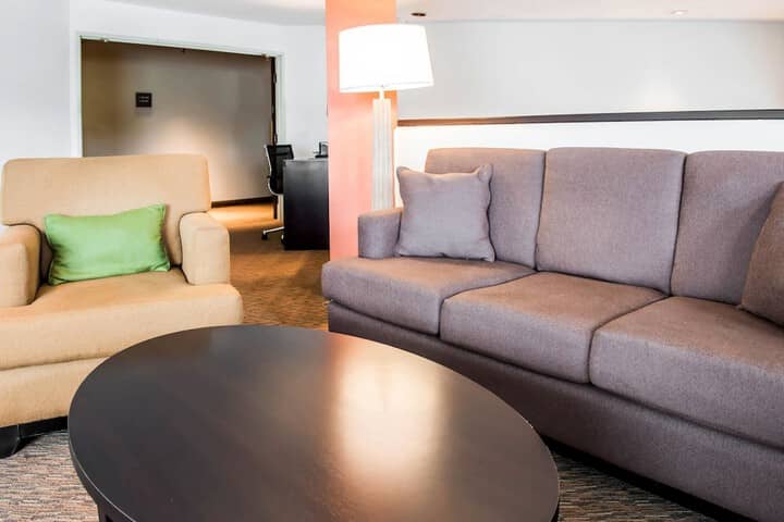 Business Center 15 of 16