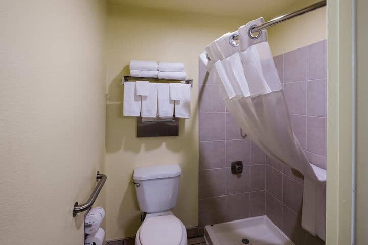 Room 12 of 37