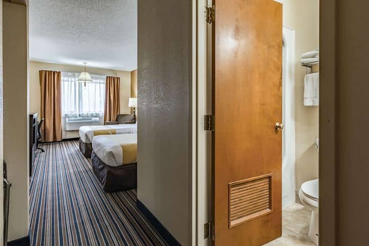 Room 27 of 46