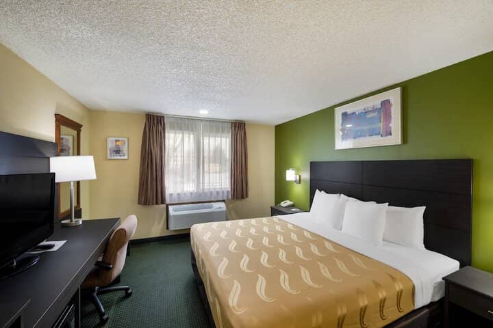 Room 13 of 37