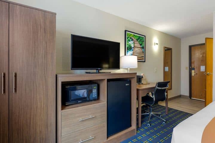 Room 15 of 43
