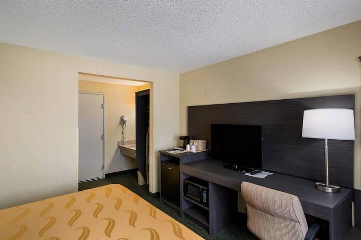Room 15 of 37