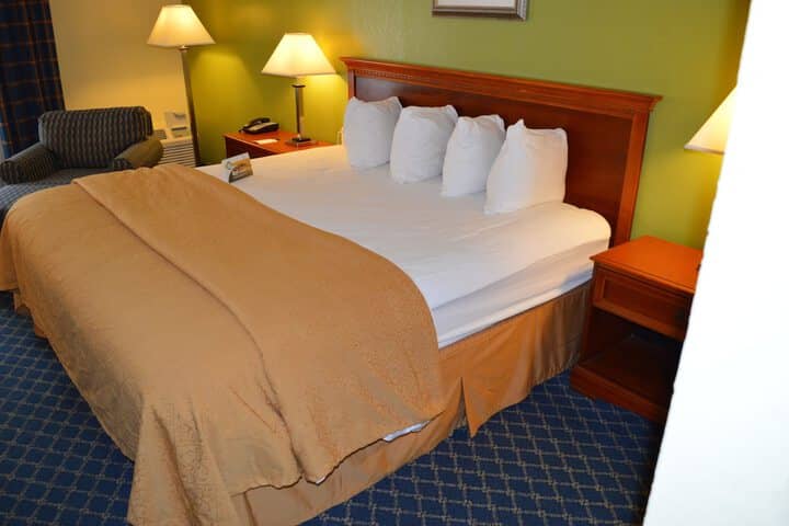 Room 6 of 25
